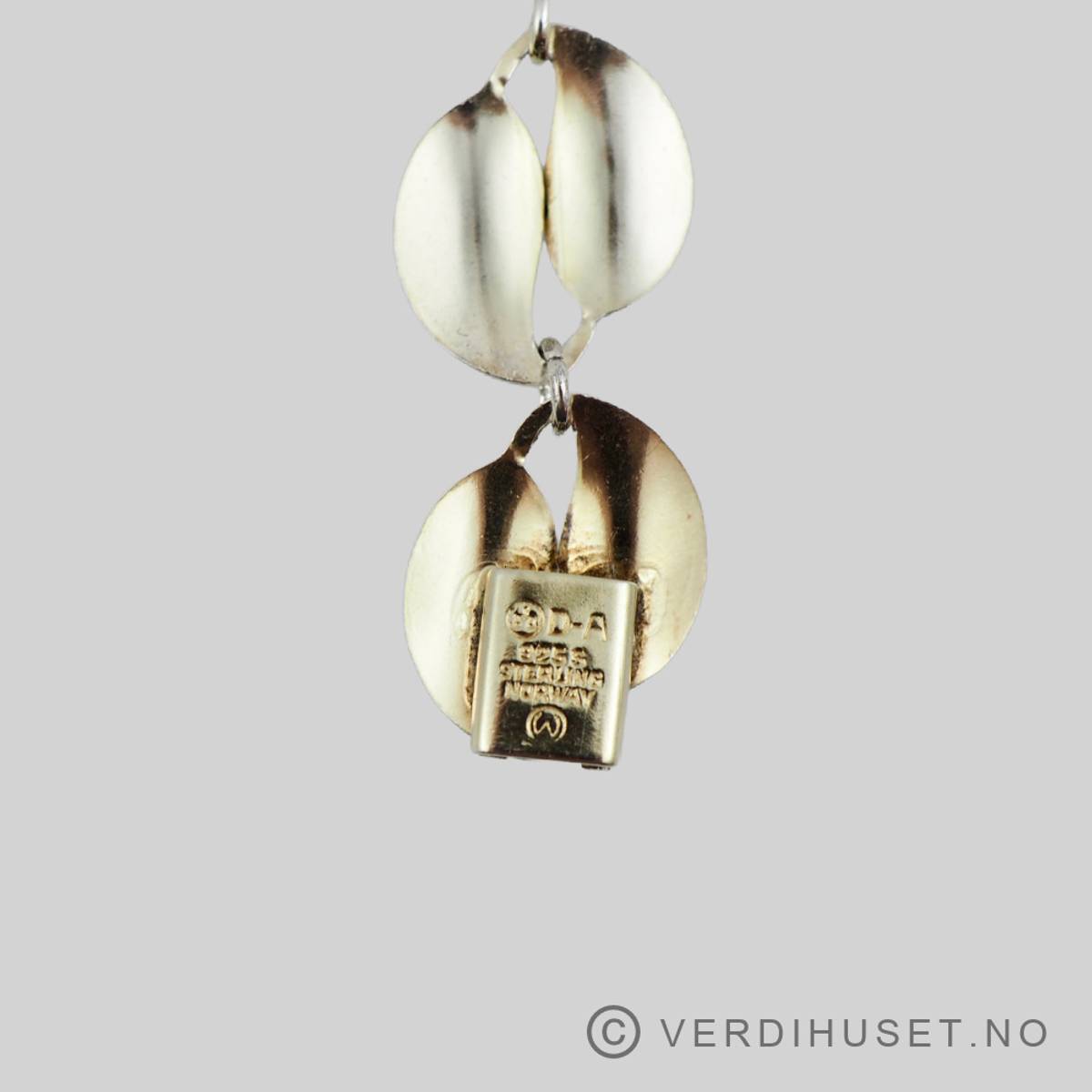 Armbånd i forgylt sølv med hvit emalje - D-A