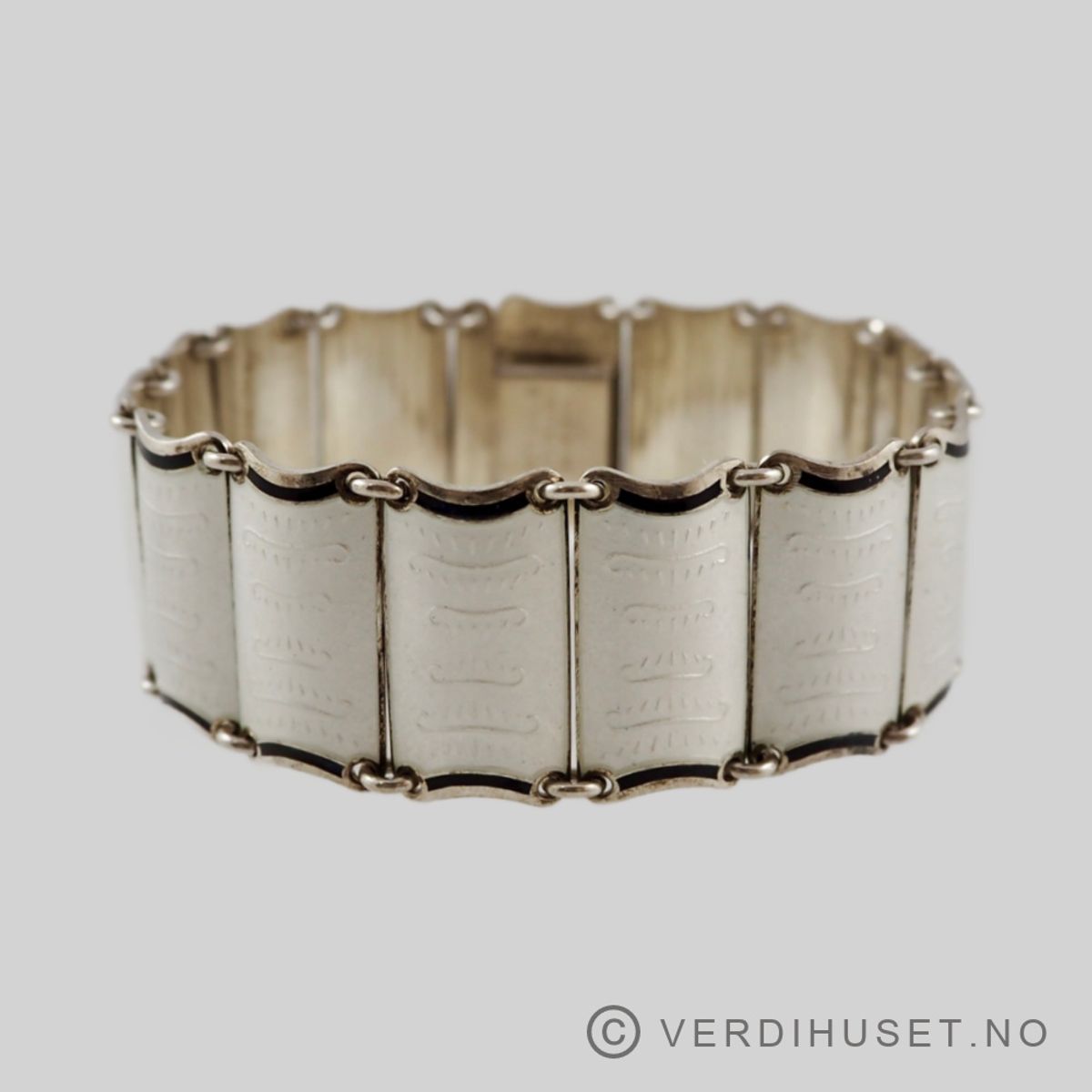 Armbånd i forgylt sølv med hvit og sort emalje - Einar Modahl