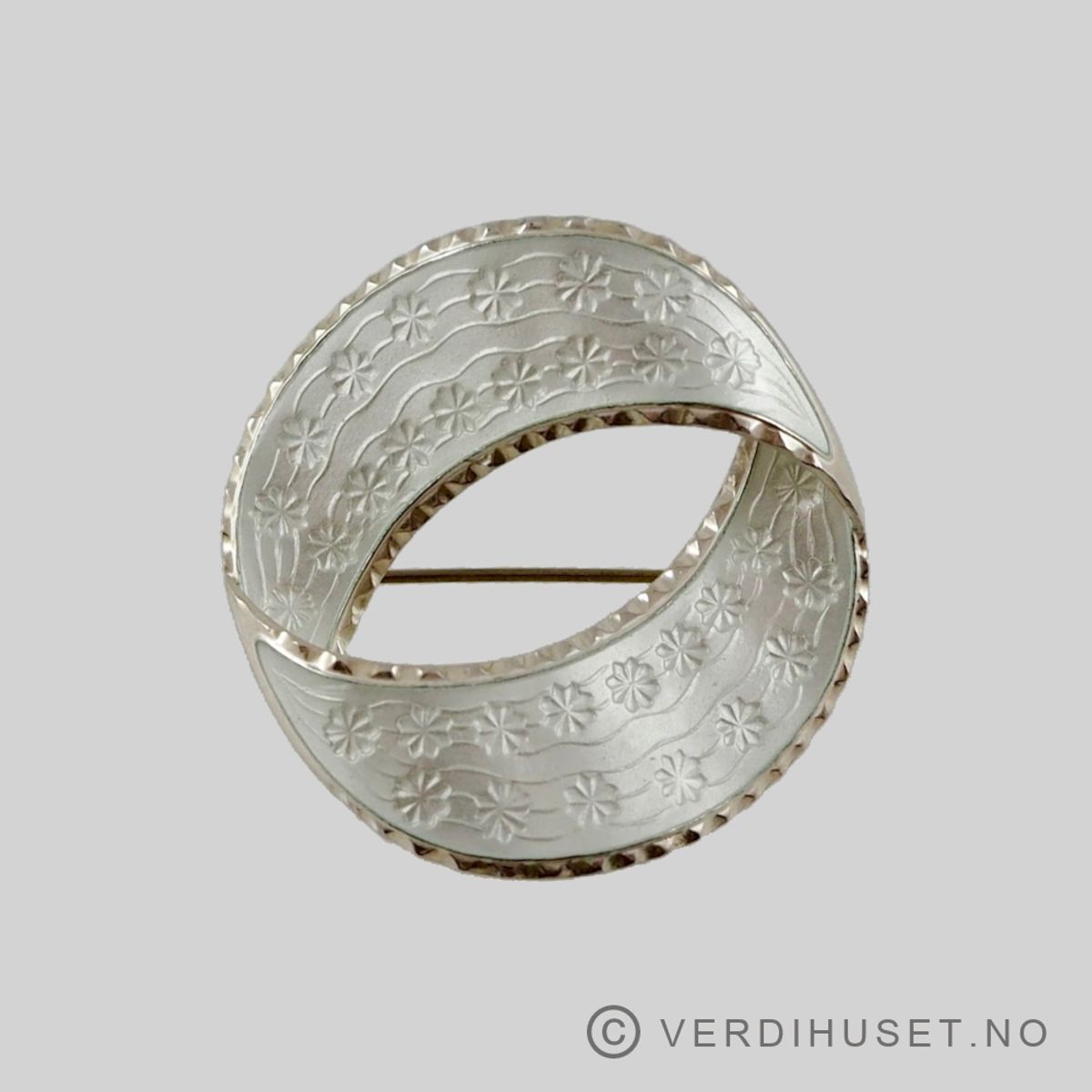 Brosje i sølv med hvit emalje - Andresen & Scheinpflug