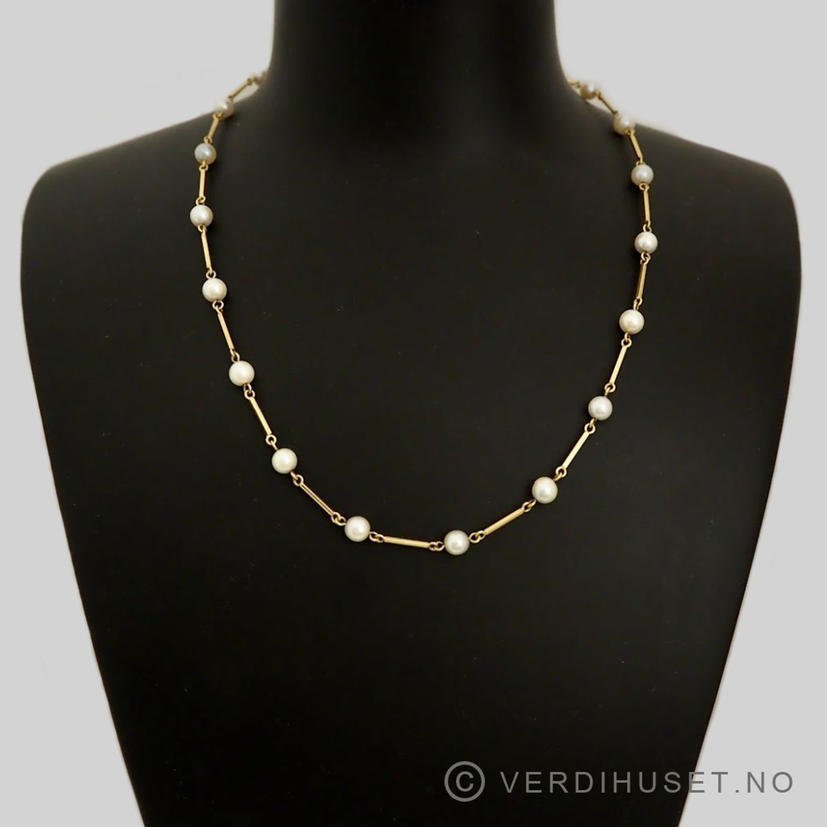 Halssmykke i 14 K gull med perler