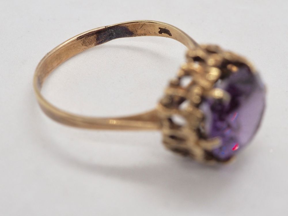 Ring i 14 K gull med ametyst