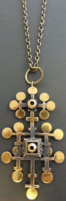 Hovedbilde Halssmykke i bronse - P. Sarpaneva, Fi