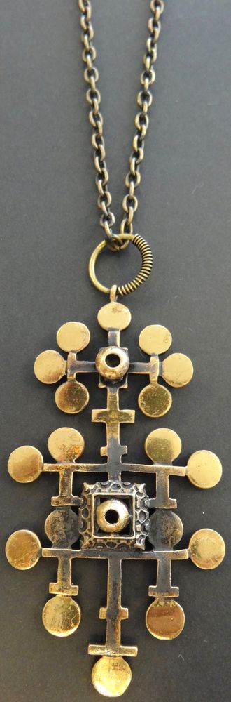 Halssmykke i bronse - P. Sarpaneva, Fi
