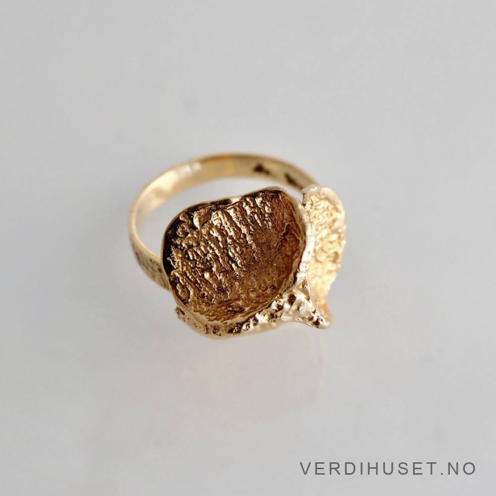 Ring i 14 K gull