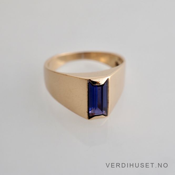 Hovedbilde Ring i 14 K gull med lilla sten