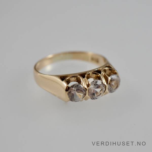 Hovedbilde Ring i 14 K gull med 3 blanke stener