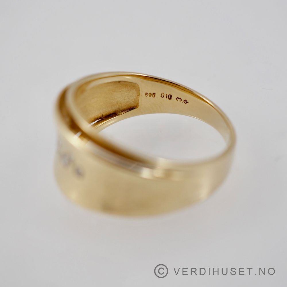 Ring i 14 K gull med 8 diamanter