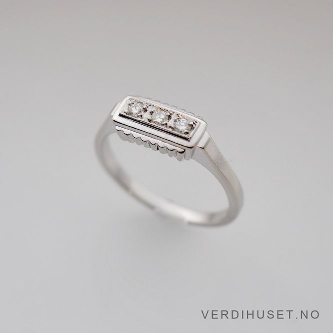 Hovedbilde Ring i 14 K hvitt gull med blanke stener