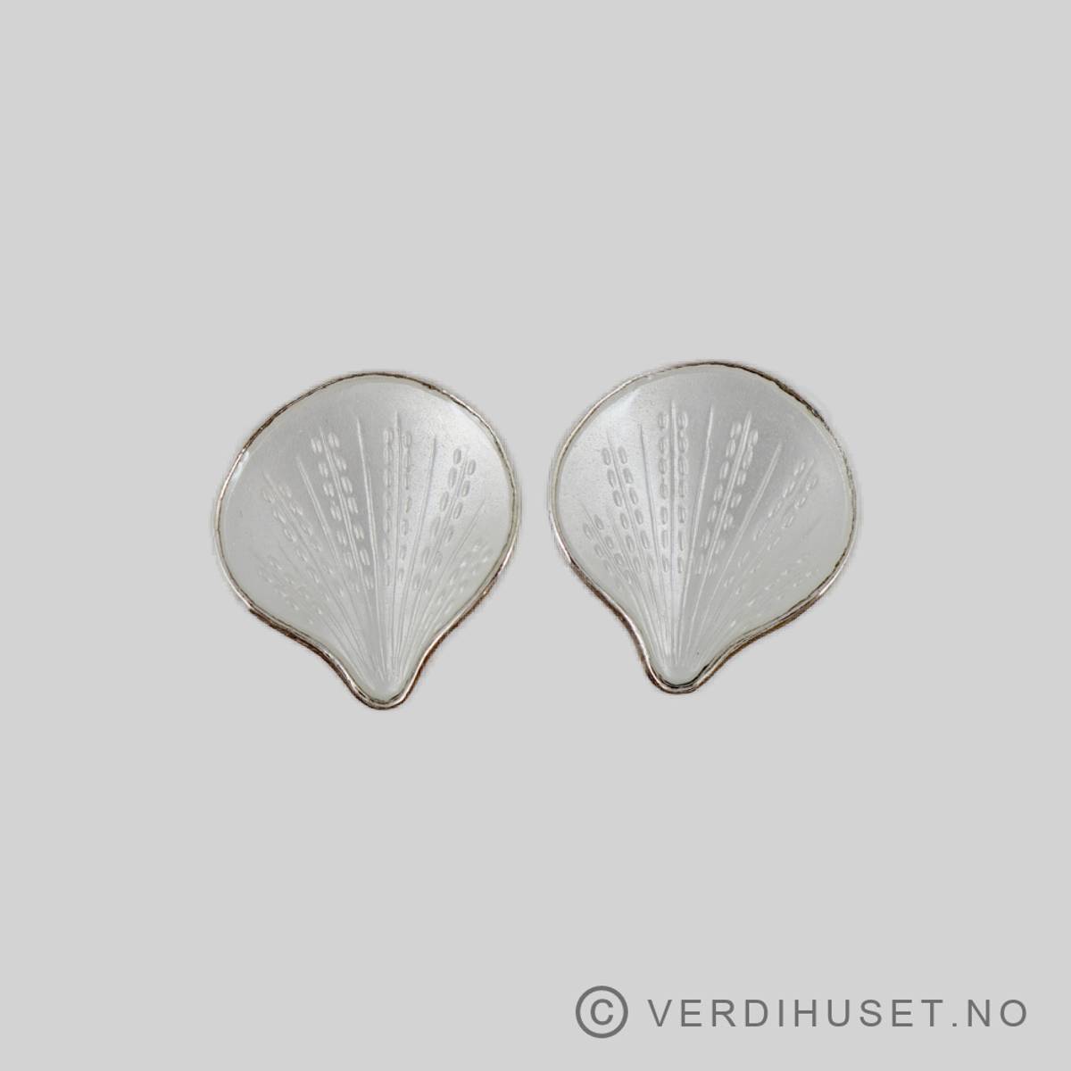 Øreklips i sølv med hvit emalje - Finn Jensen