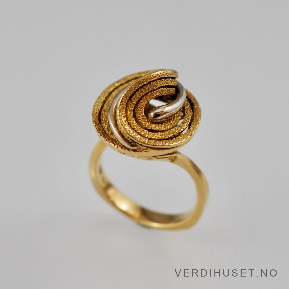 Ring i 18 K gull
