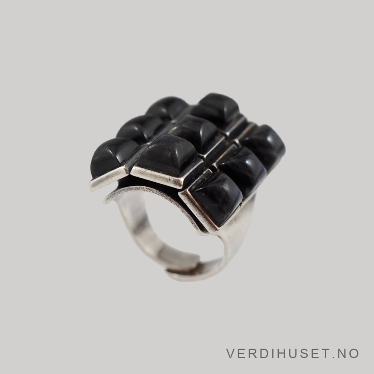 Kraftig ring i sølv med 9 stener - UNI D-A