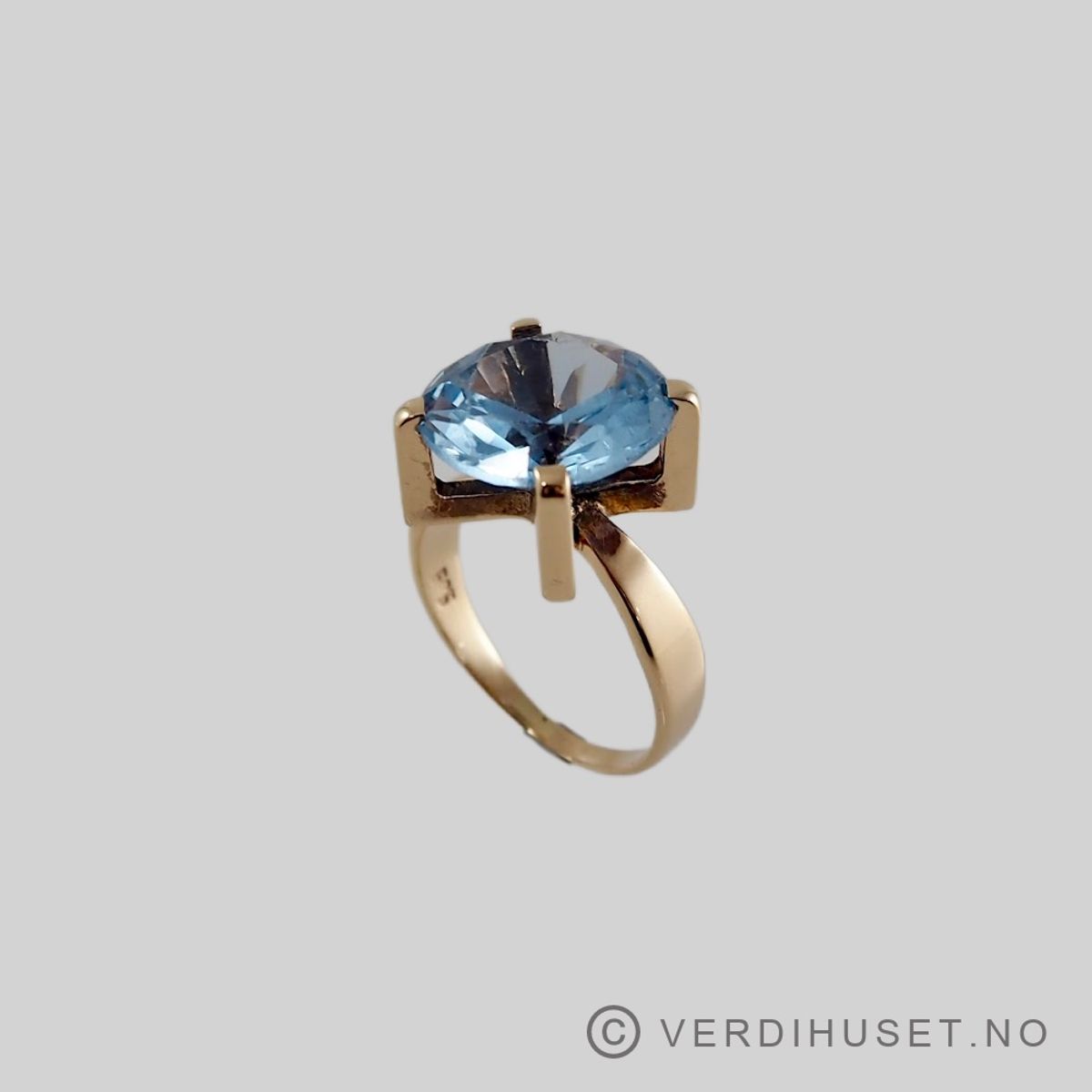 Ring i 14 K gull med blå sten
