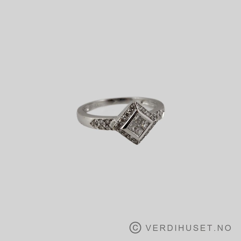 Ring i 14 K hvitt gull med diamanter