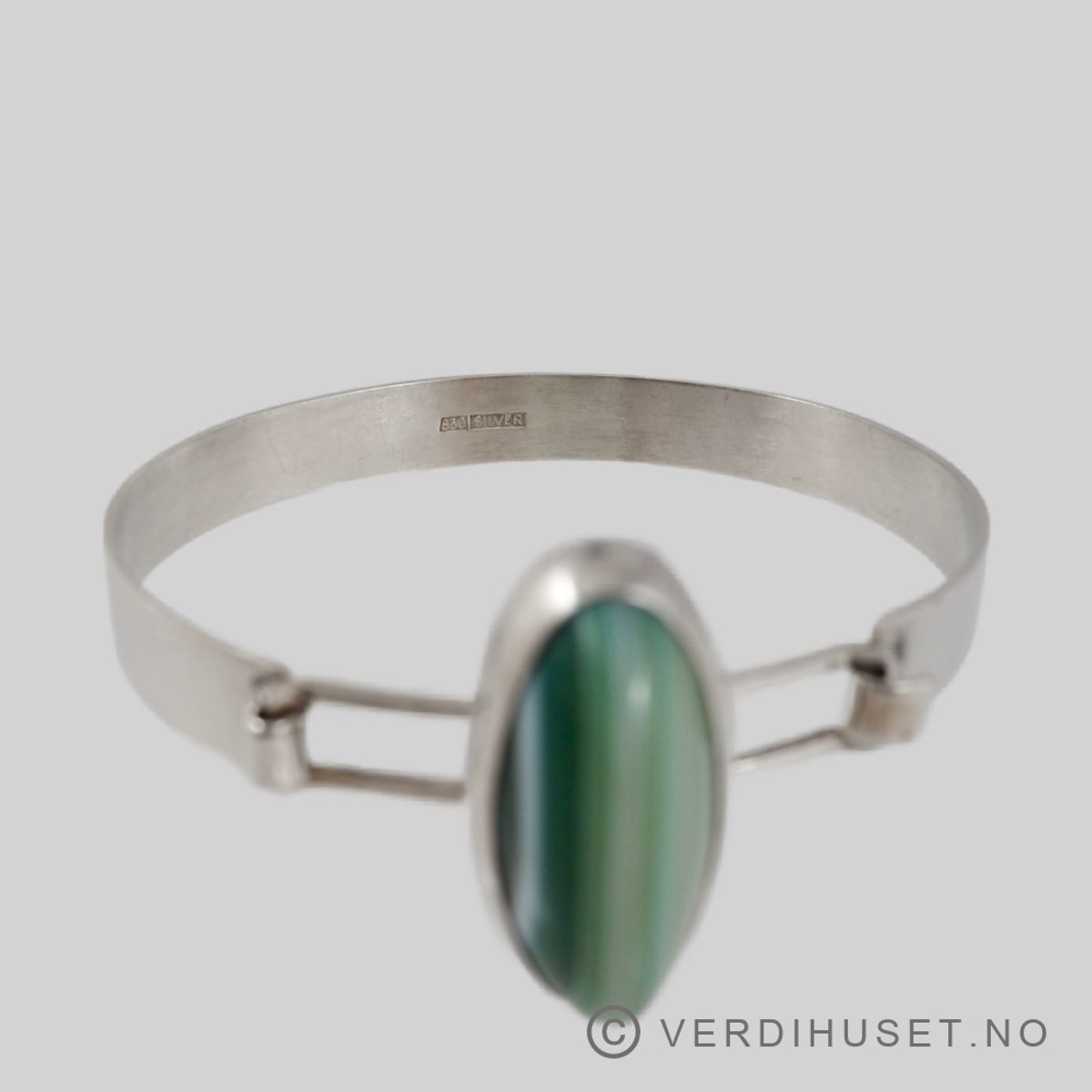 Armring i sølv med grønn sten