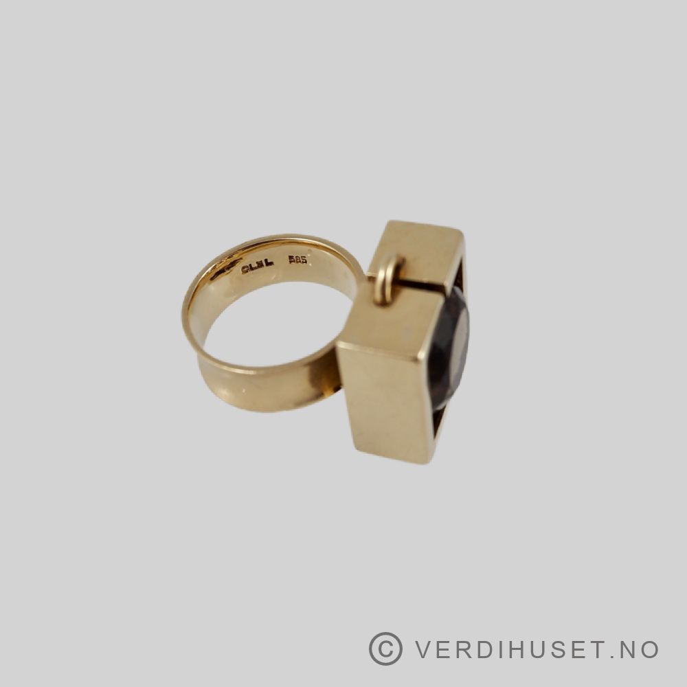 Ring i 14 K gull med brun sten