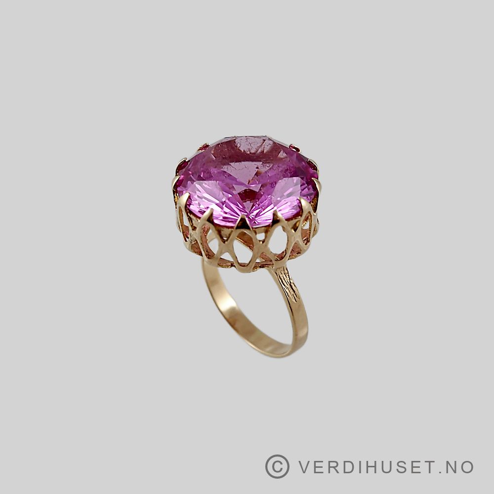Ring i 14 K gull med rosa sten