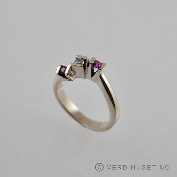 Hovedbilde Ring i 18 K hvitt gull med stener