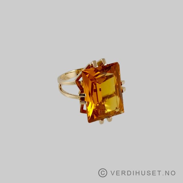Hovedbilde Ring i 14 K gull med stor oransje sten