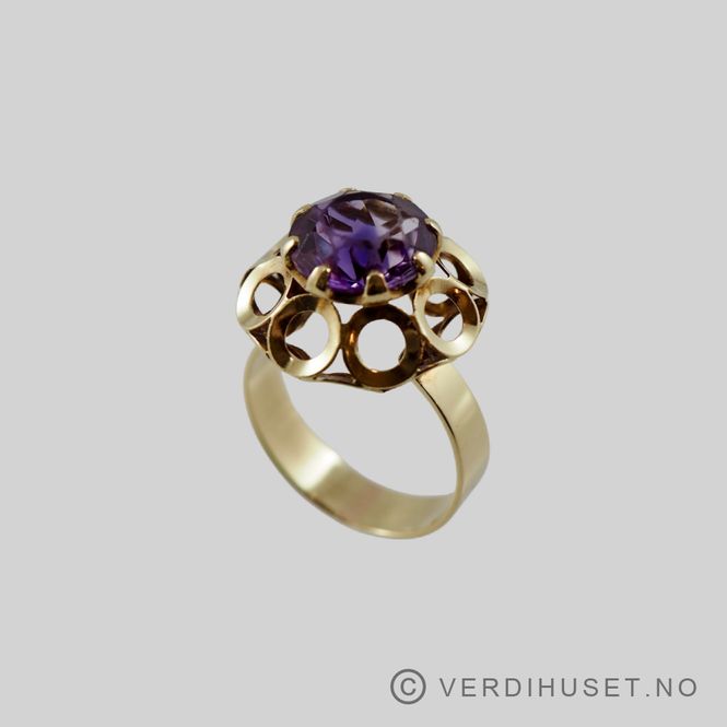 Hovedbilde Ring i 14 K gull med lilla sten