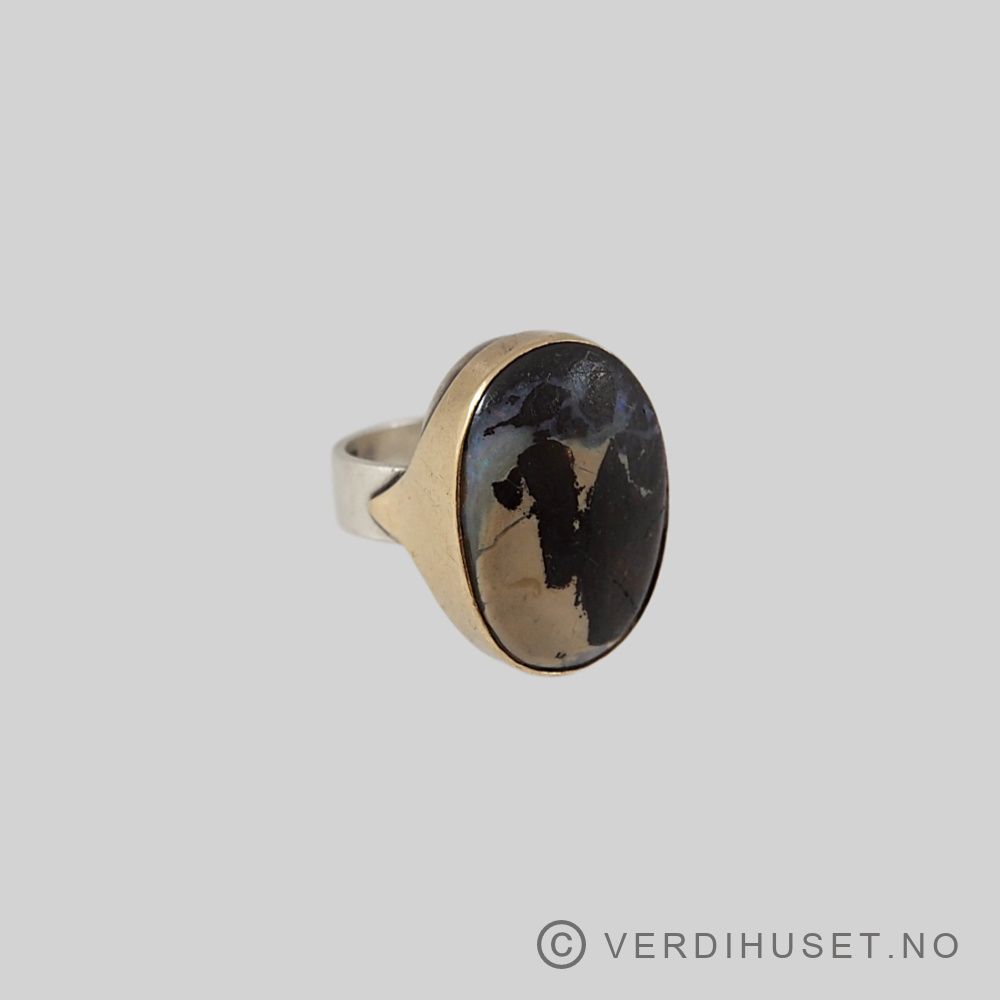 Ring i sølv og 14 K gull med stor sten