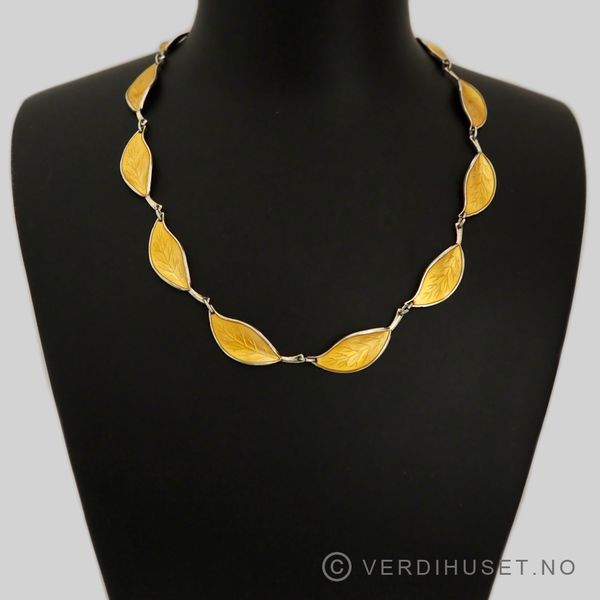 Hovedbilde Halssmykke i forgylt sølv med gul emalje - D-A