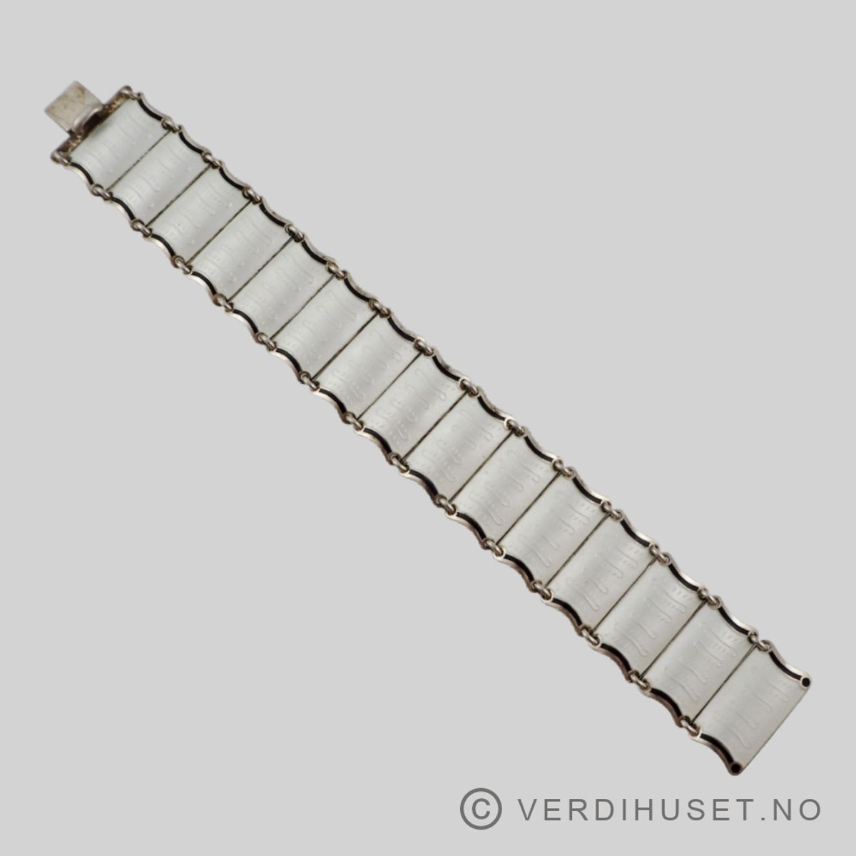 Armbånd i forgylt sølv med hvit og sort emalje - Einar Modahl
