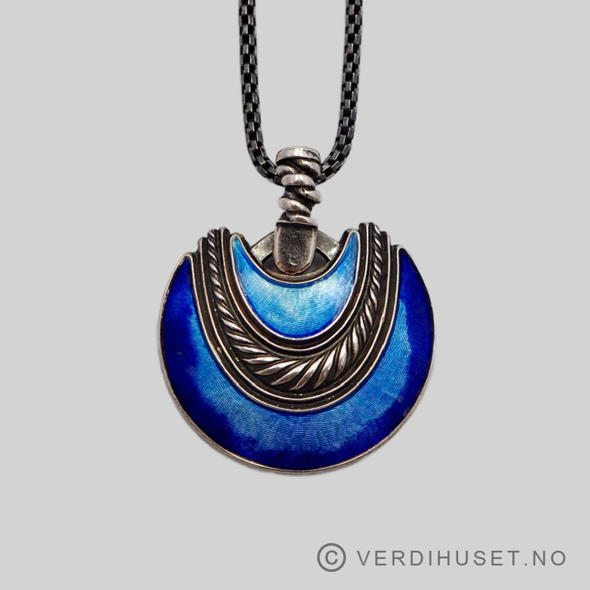 Anheng i oksidert sølv med blå emalje - Arne Nordlie