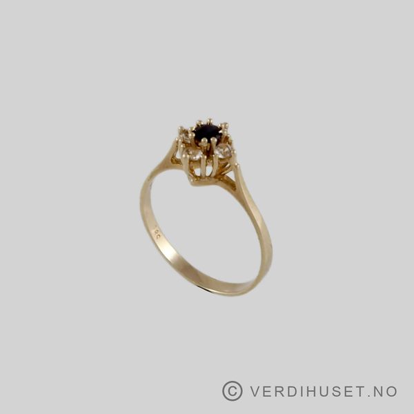 Hovedbilde Ring i 14 K gull med sort og blanke stener