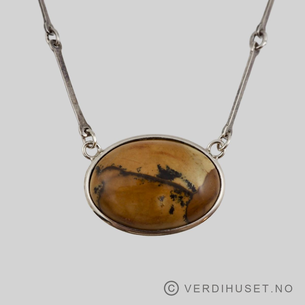 Halssmykke i sølv med brun sten