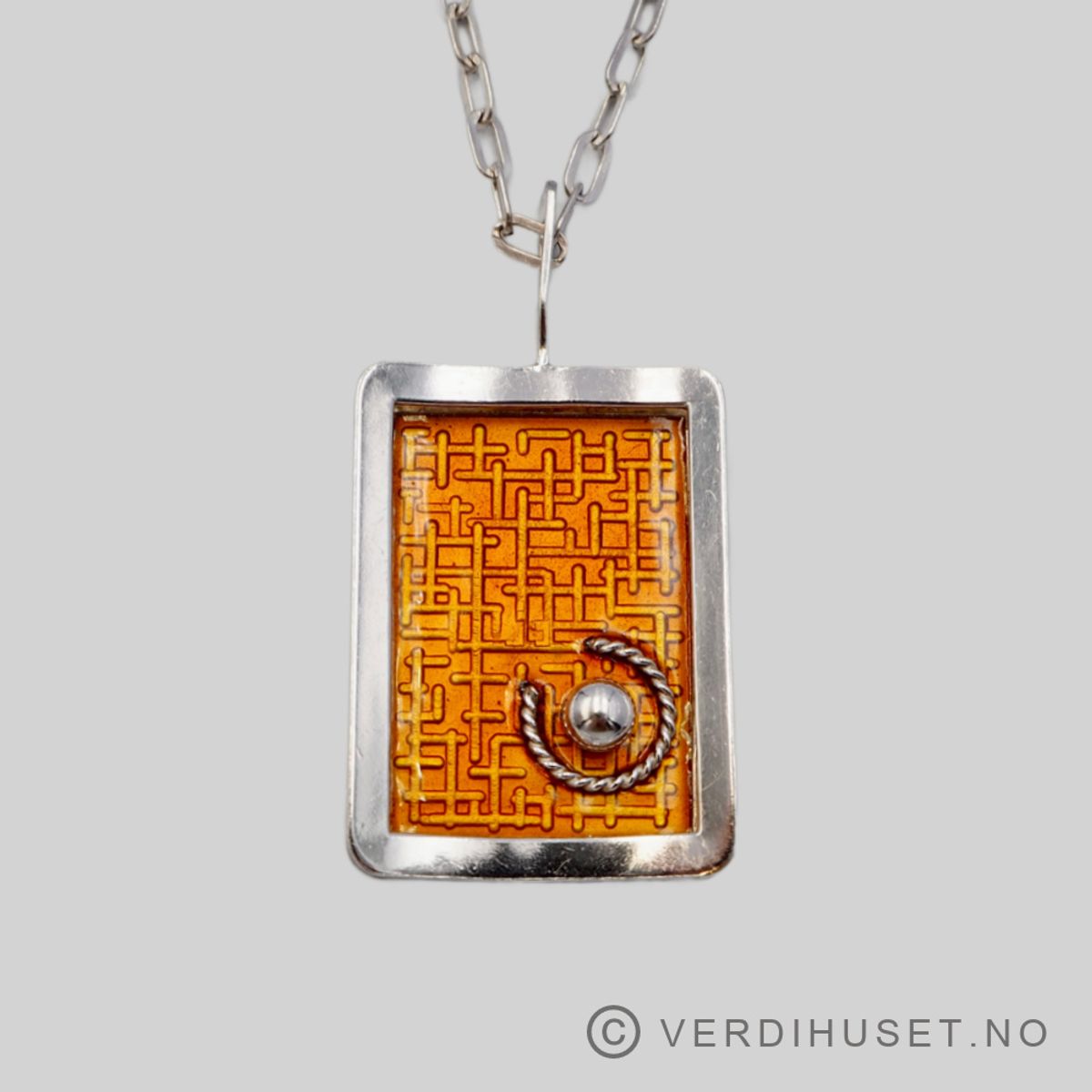 Anheng i sølv med oransje emalje - Ivar T. Holth