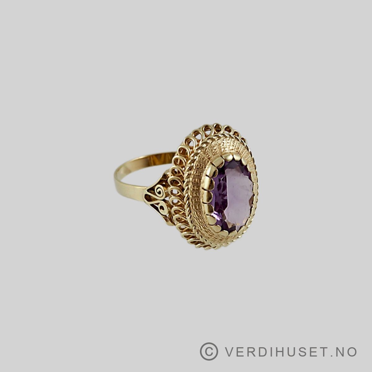 Ring i 14 K gull med lilla sten