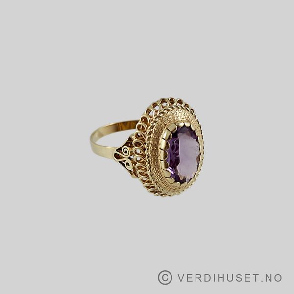 Hovedbilde Ring i 14 K gull med lilla sten