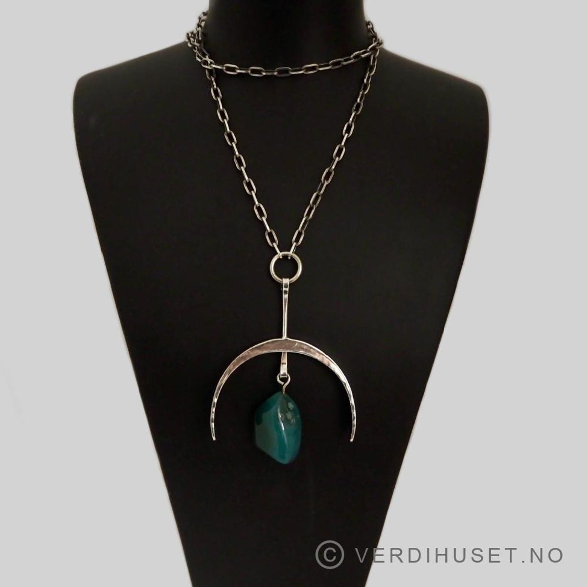 Halssmykke i sølv med grønn sten - Anna Greta Eker