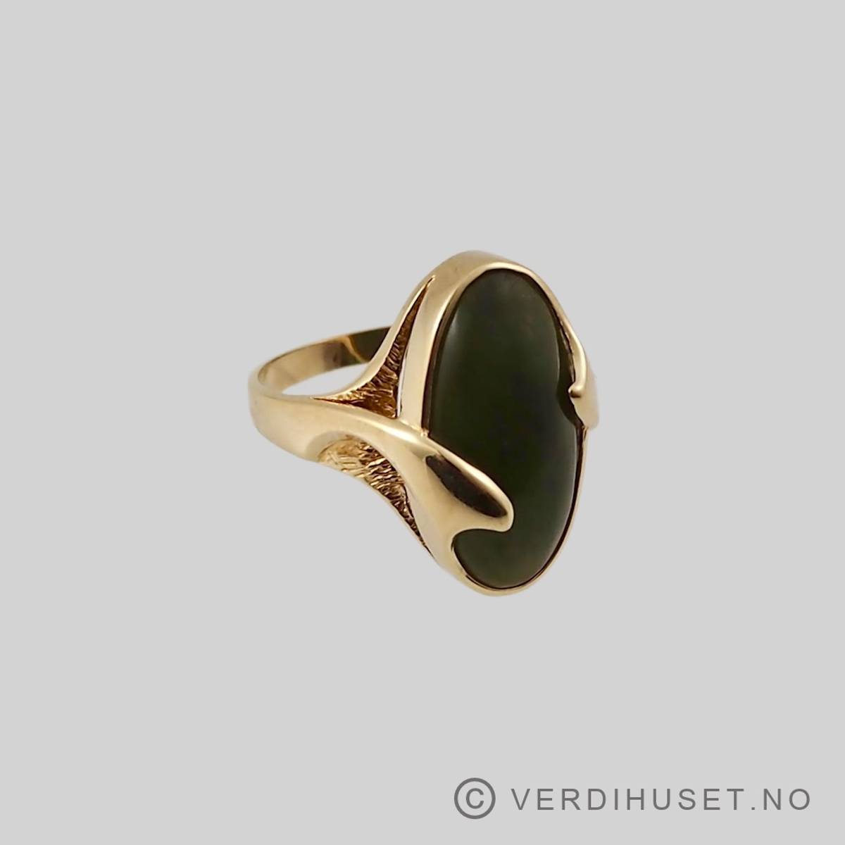 Ring i 14 K gull med grønn sten