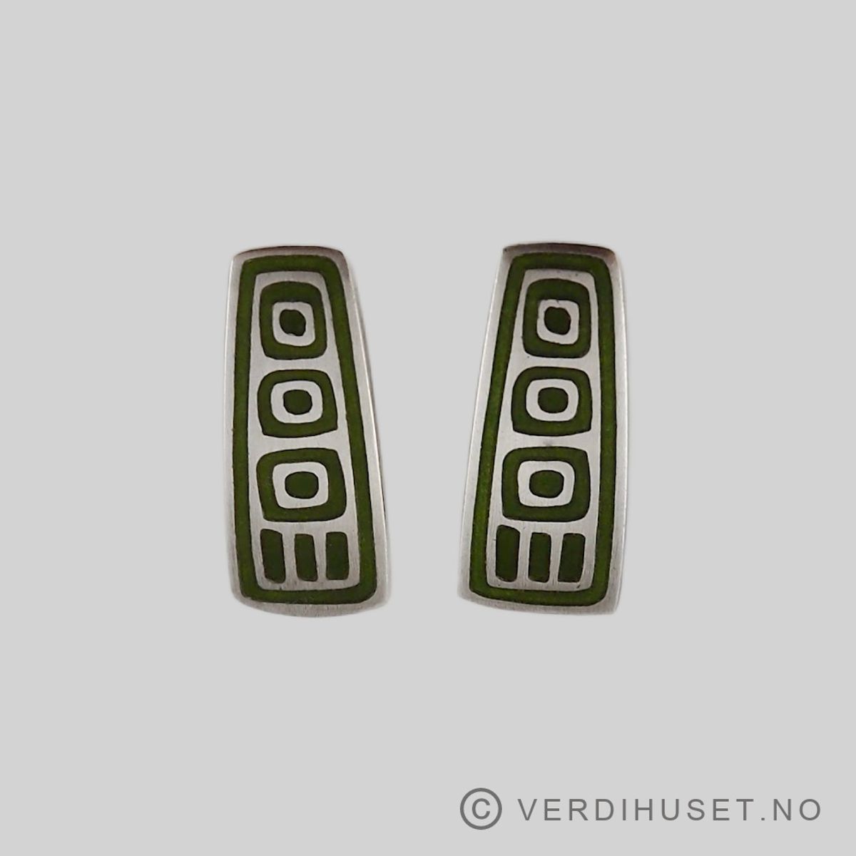 Øreklips i sølv med matt grønn emalje - Uni D-A