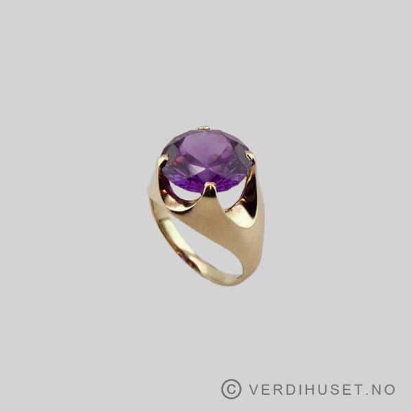 Hovedbilde Ring i 14 k gull med lilla sten