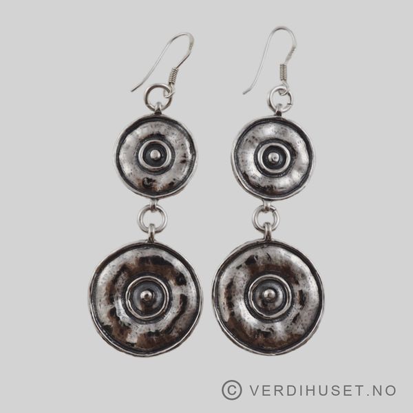 Hovedbilde Ørepynt i oksidert sølv - Y.O. Kristiansen